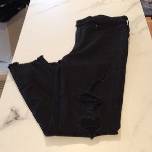Abercrombie and Fitch Simone high rise ankle Jean, 4R. Black.